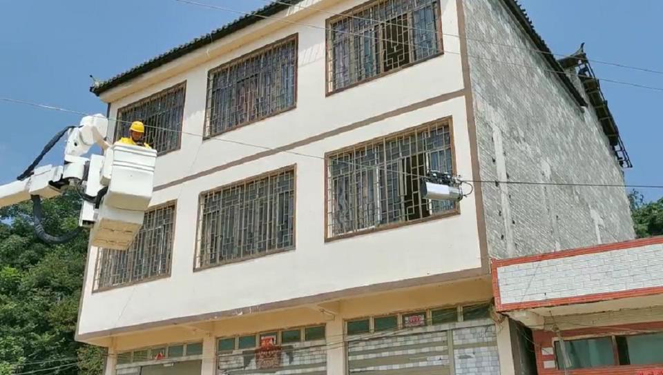 贵州兴义10kV线路绝缘涂覆施工