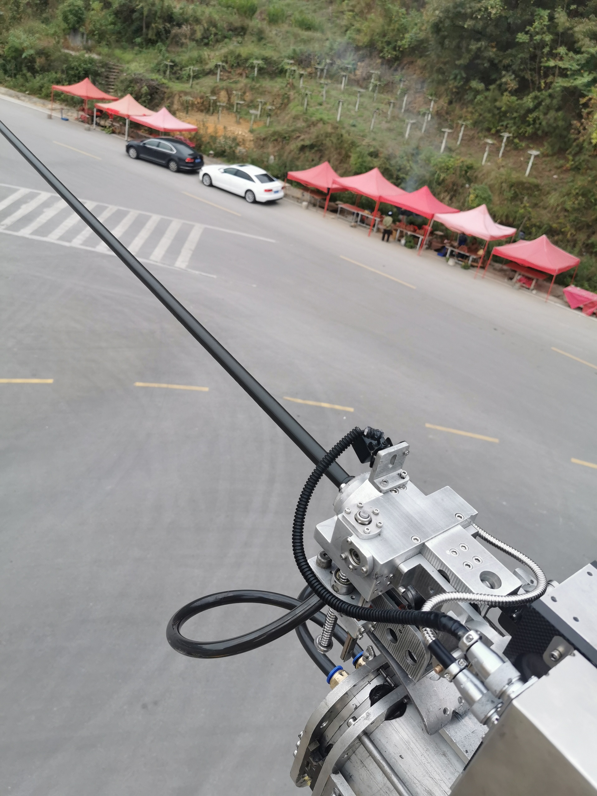 黔南州罗甸北收费站高速集团自有10kV线路绝缘改造施工