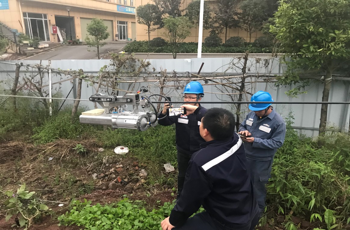 遵义赤水供电局开展绝缘涂覆机器人技术交流
